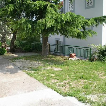 Pensión Triple Zaostrog 2661a 3*